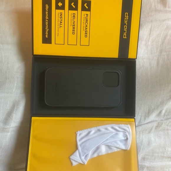 D brand 12 iPhone case - Picture 3 of 5